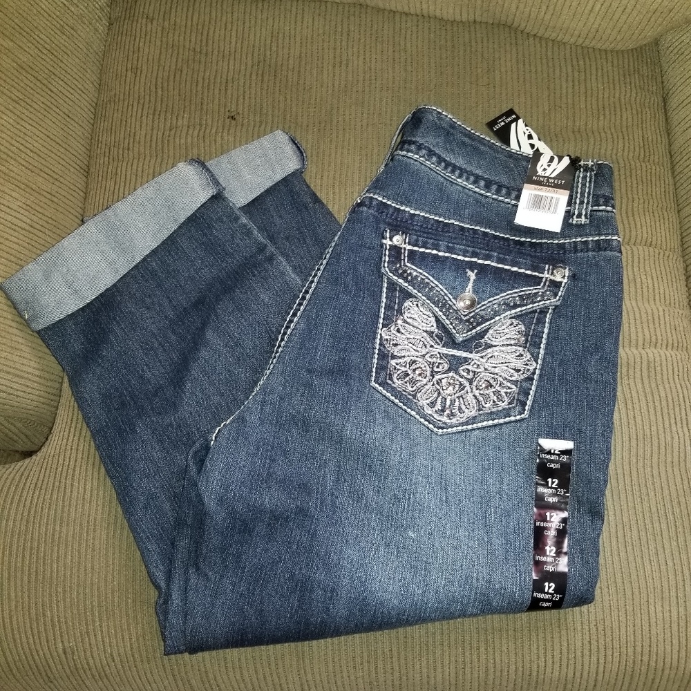 Brand New with Tags Nine West capri pants size 12.